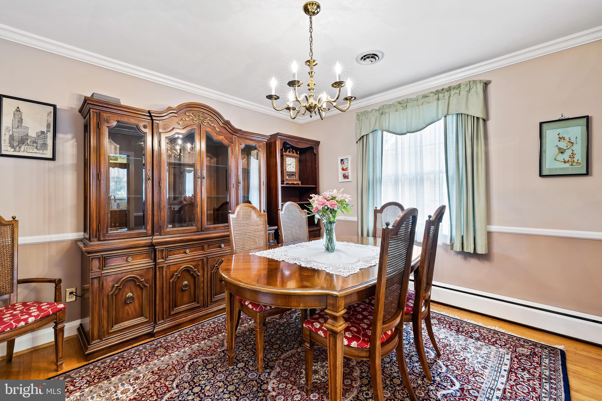 522 Holden Road Towson, MD 21286 - Photo 11 of 38 Crown Molding/Wood Floors