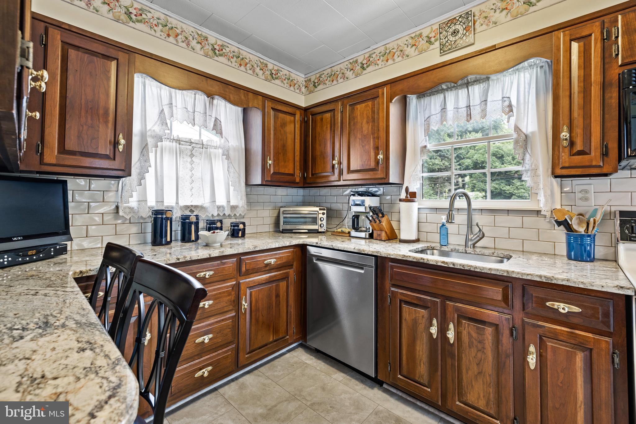 522 Holden Road Towson, MD 21286 - Photo 13 of 38 Loads of Counter Space