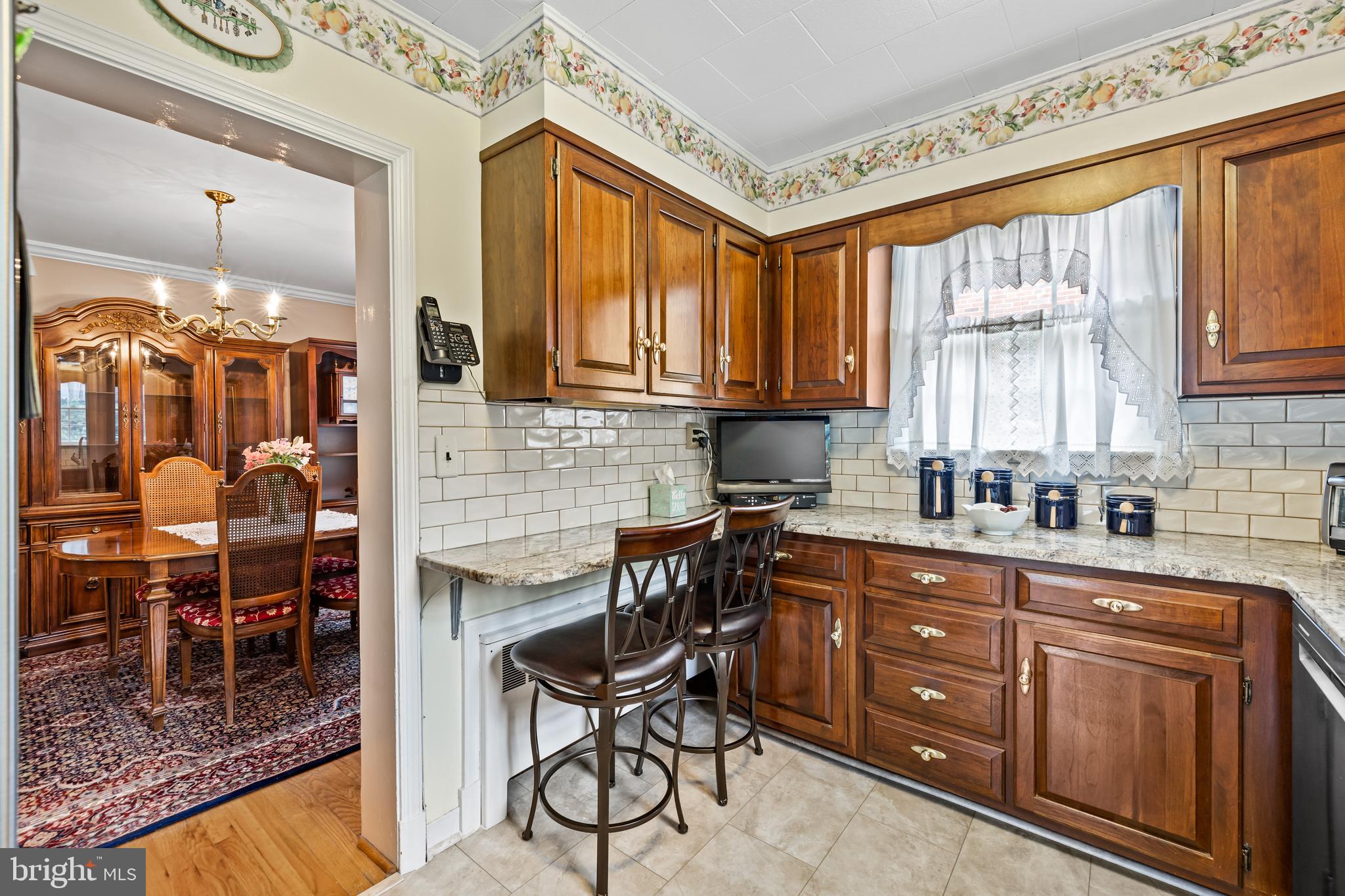 522 Holden Road Towson, MD 21286 - Photo 15 of 38 Breakfast Bar Area
