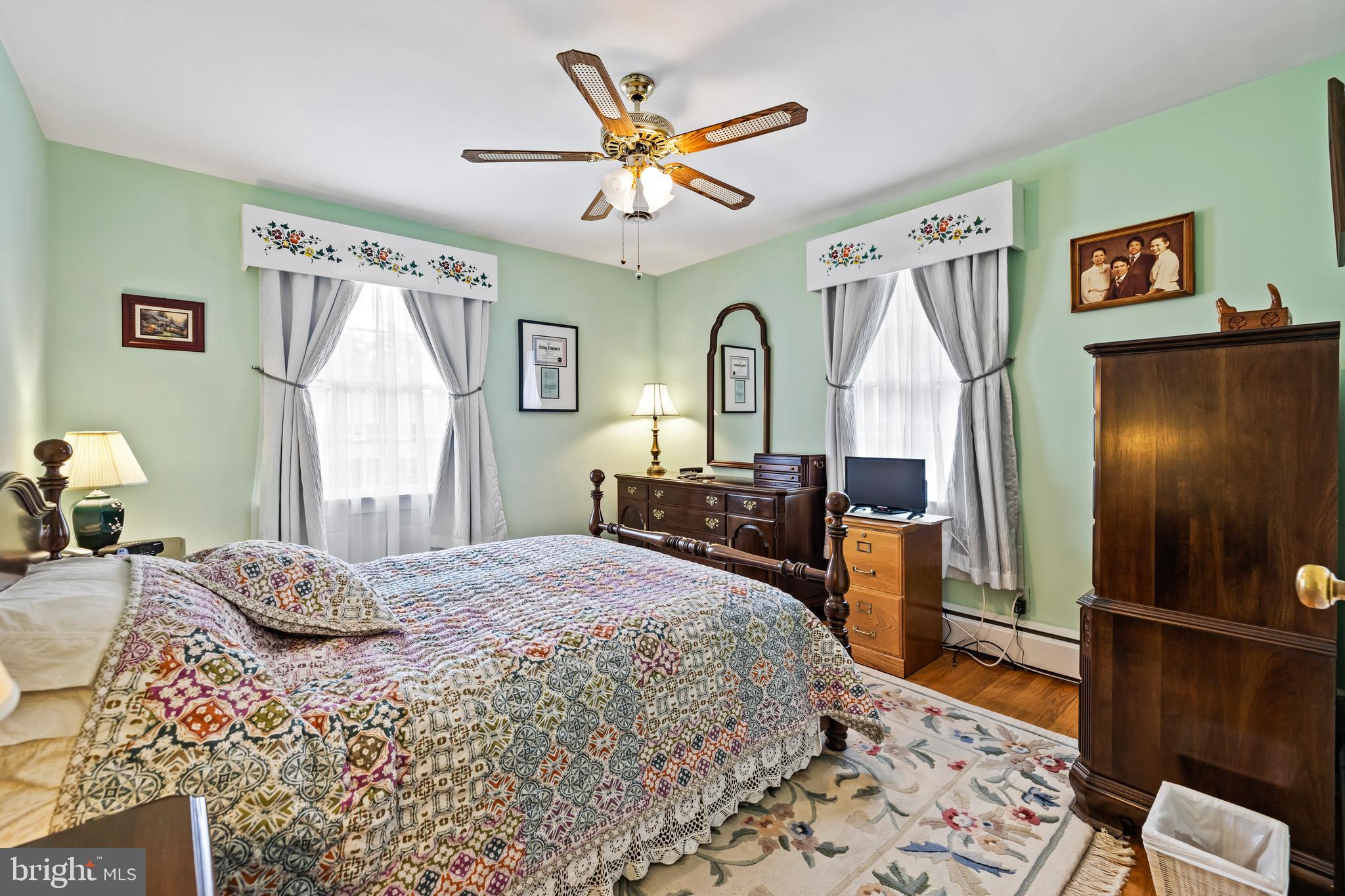 522 Holden Road Towson, MD 21286 - Photo 20 of 38 Main Level Primary Bedroom