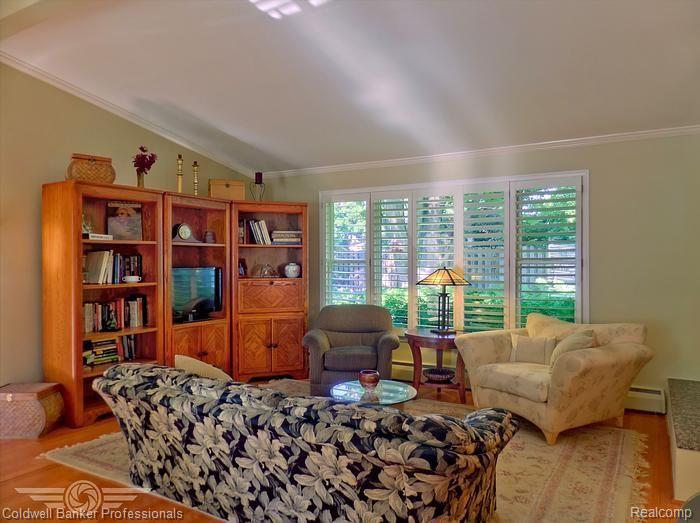1425 Catalpa Drive Rochester, MI 48307 - Photo 8 of 21 35-21.jpg