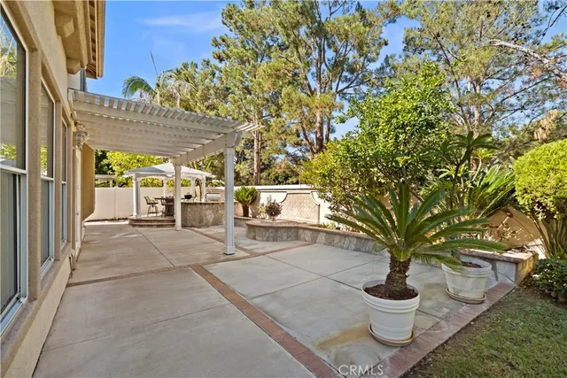 a view of outdoor space yard and porch