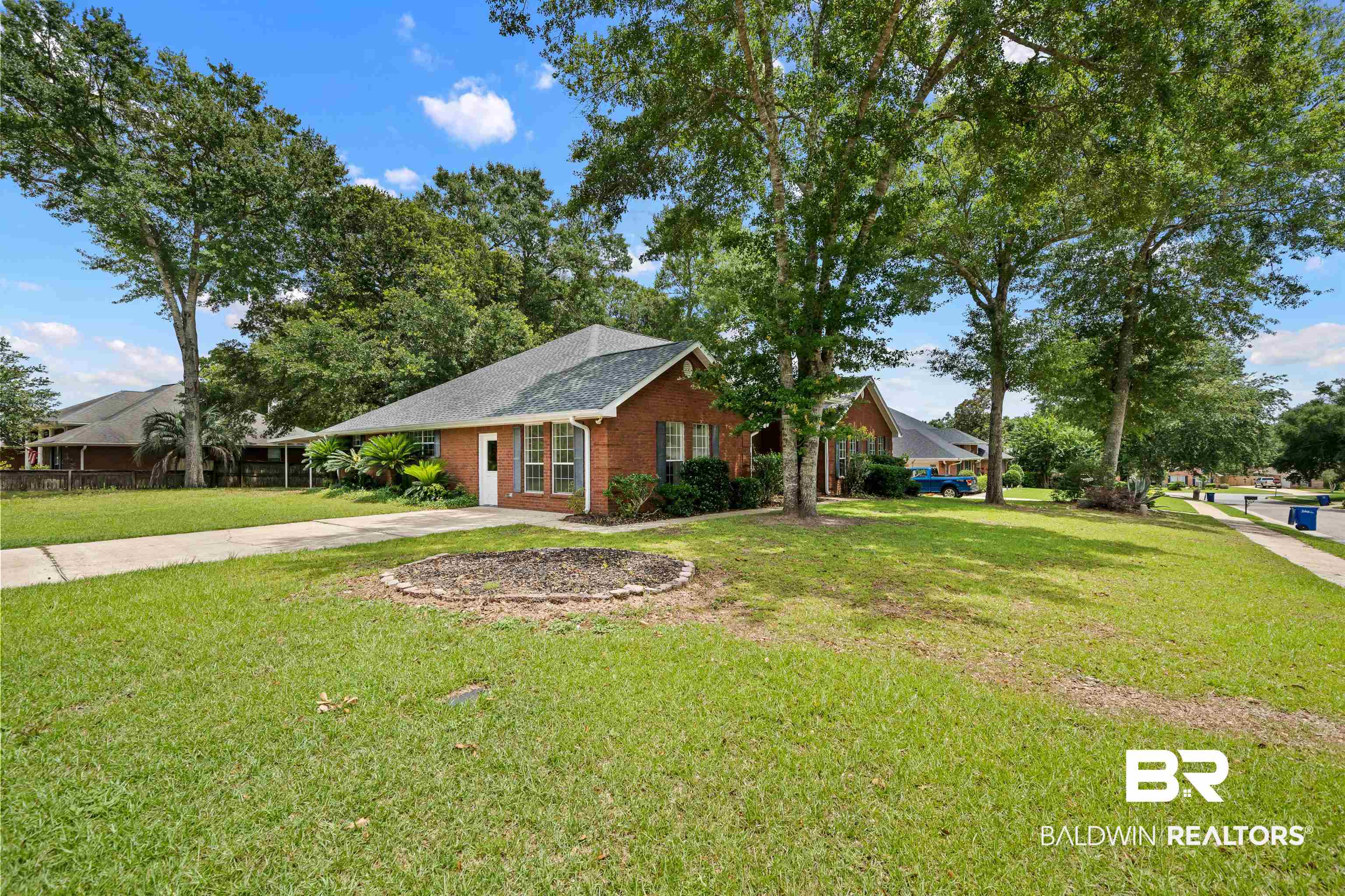 16362 Hamlet Lane Foley, AL 36535 - Photo 38 of 46 Driveway