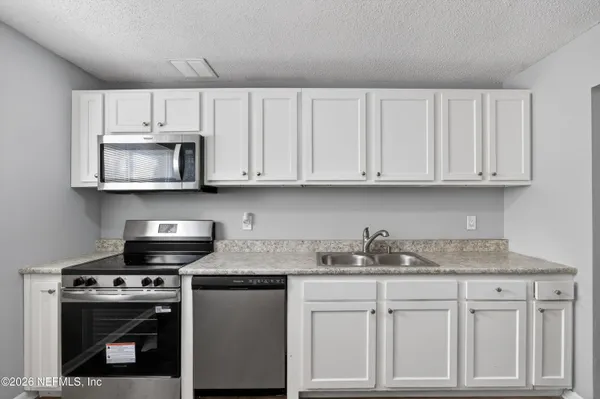 $1,800 | 6955 Miss Muffet Lane South, Jacksonville, FL 32210