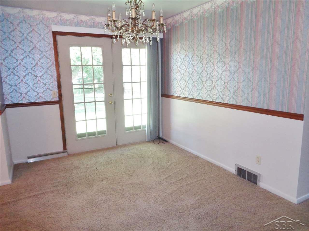 1376 North Center Road Saginaw, MI 48638 - Photo 6 of 31 50020390-5.JPG