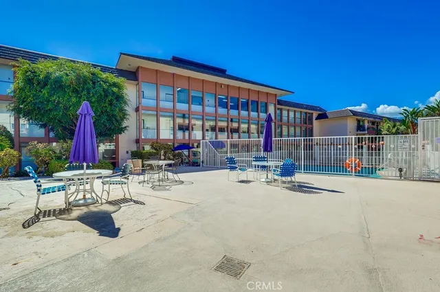 $2,000 | 5585 Pacific Coast Highway, Unit 115, Long Beach, CA 90804