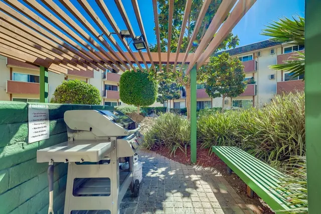 $2,000 | 5585 Pacific Coast Highway, Unit 115, Long Beach, CA 90804