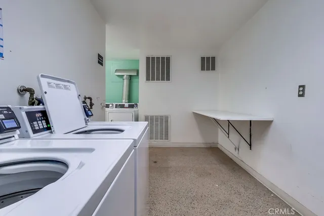 $2,000 | 5585 Pacific Coast Highway, Unit 115, Long Beach, CA 90804