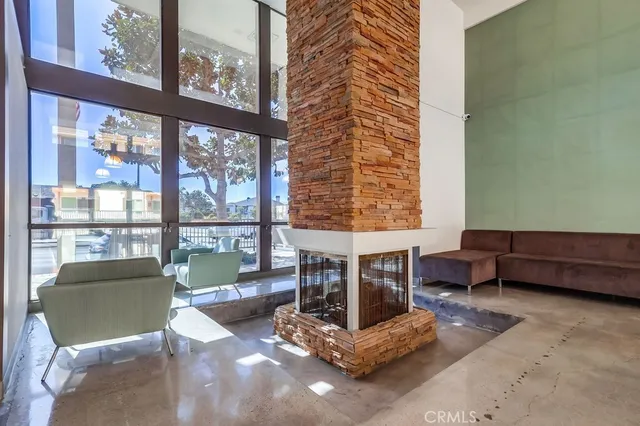 $2,000 | 5585 Pacific Coast Highway, Unit 115, Long Beach, CA 90804