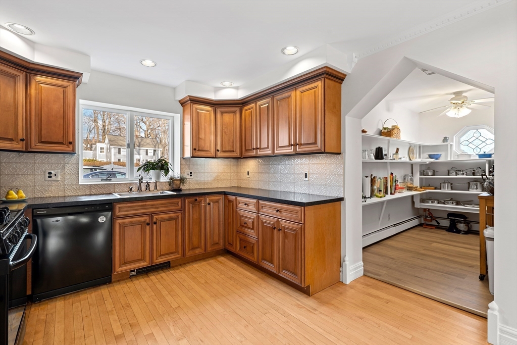 303 Nahant Road Nahant, MA 01908 - Photo 4 of 37