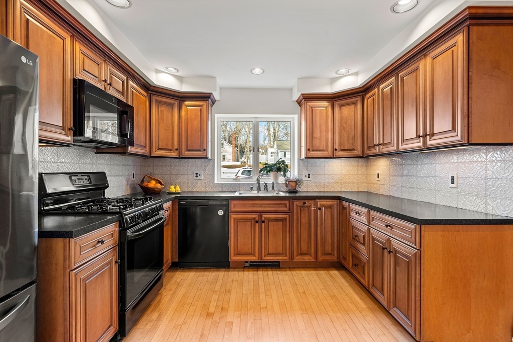 303 Nahant Road Nahant, MA 01908 - Photo 5 of 37