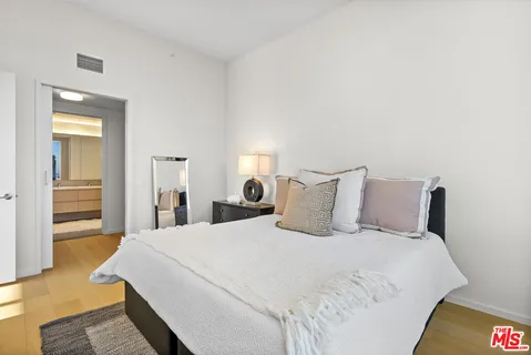 $6,800 | Undisclosed Address, Los Angeles, CA 90017