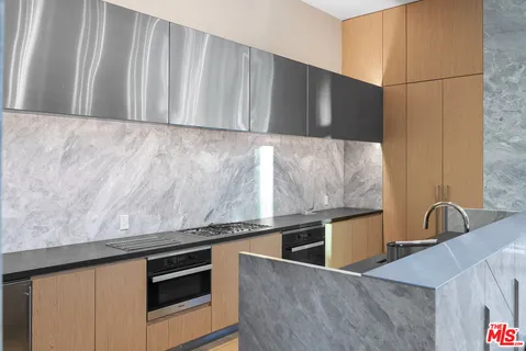 $6,800 | Undisclosed Address, Los Angeles, CA 90017