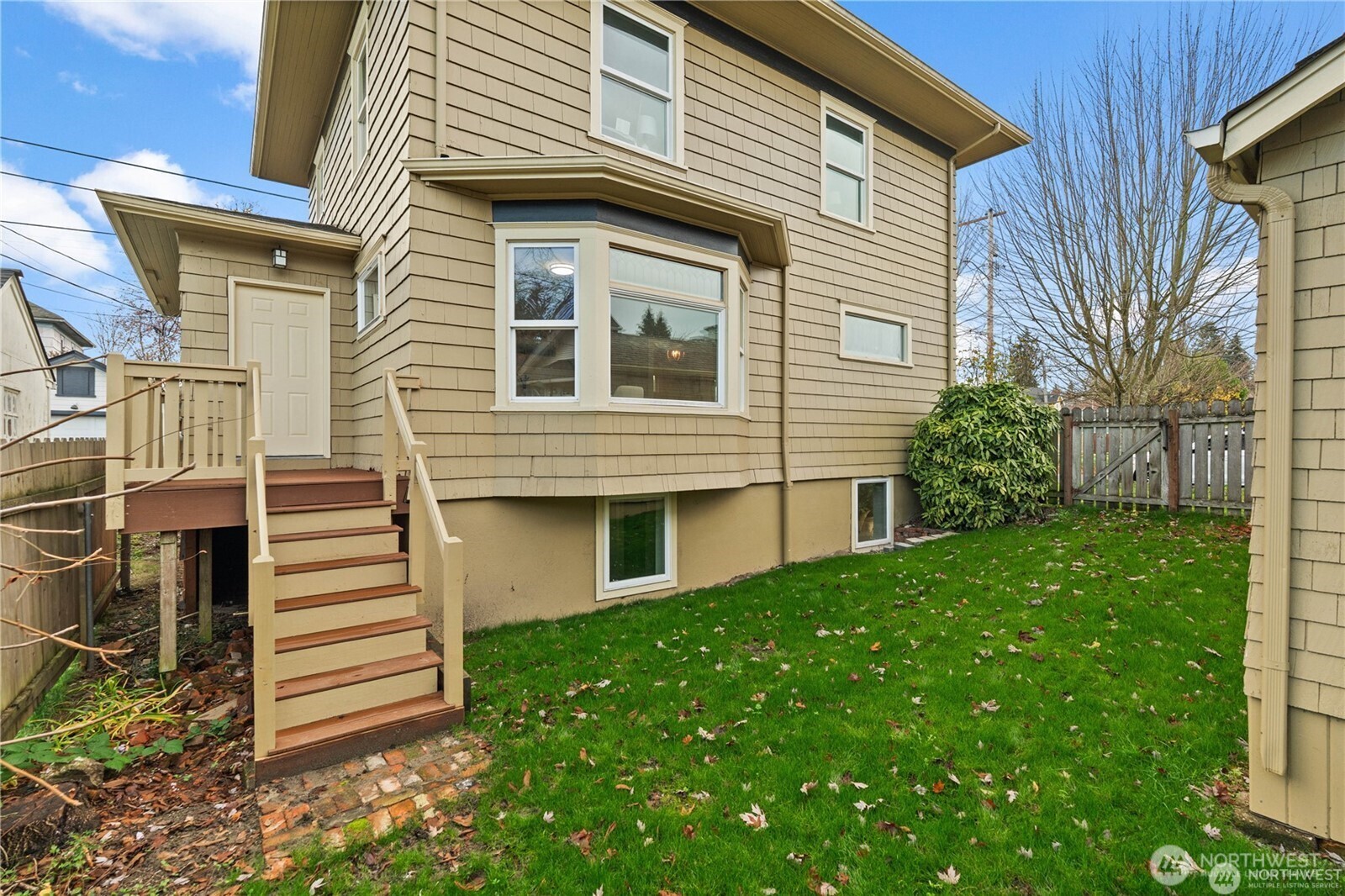 709 South Cedar Street Tacoma, WA 98405 - Photo 34 of 39 a front view of a house with a yard