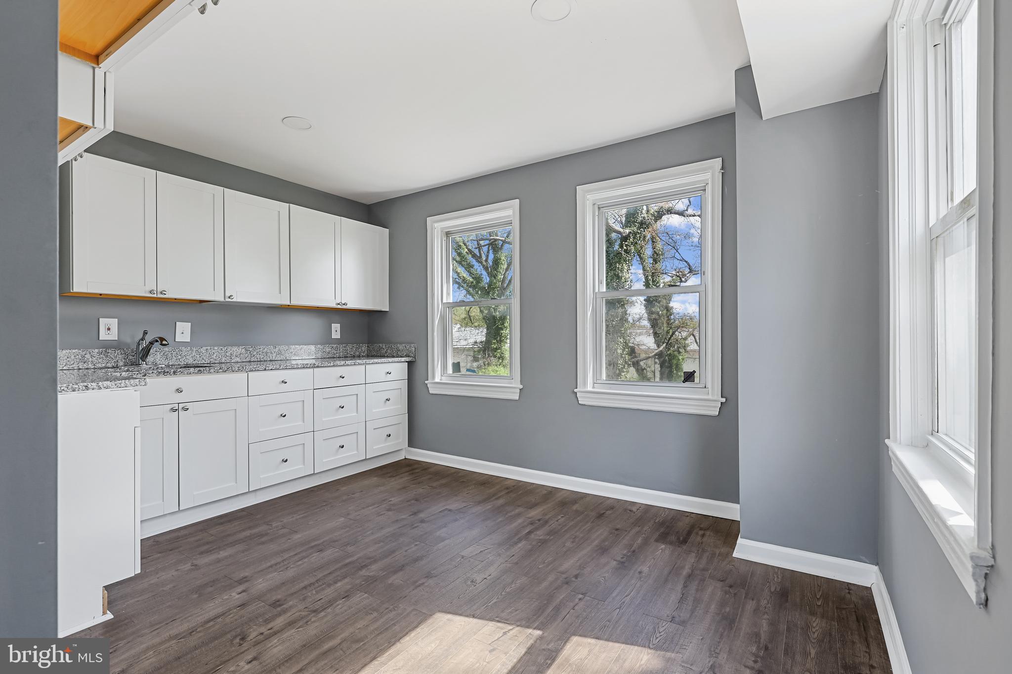 435 Roundview Road Brooklyn, MD 21225 - Photo 5 of 13 Kitchen - Eat In