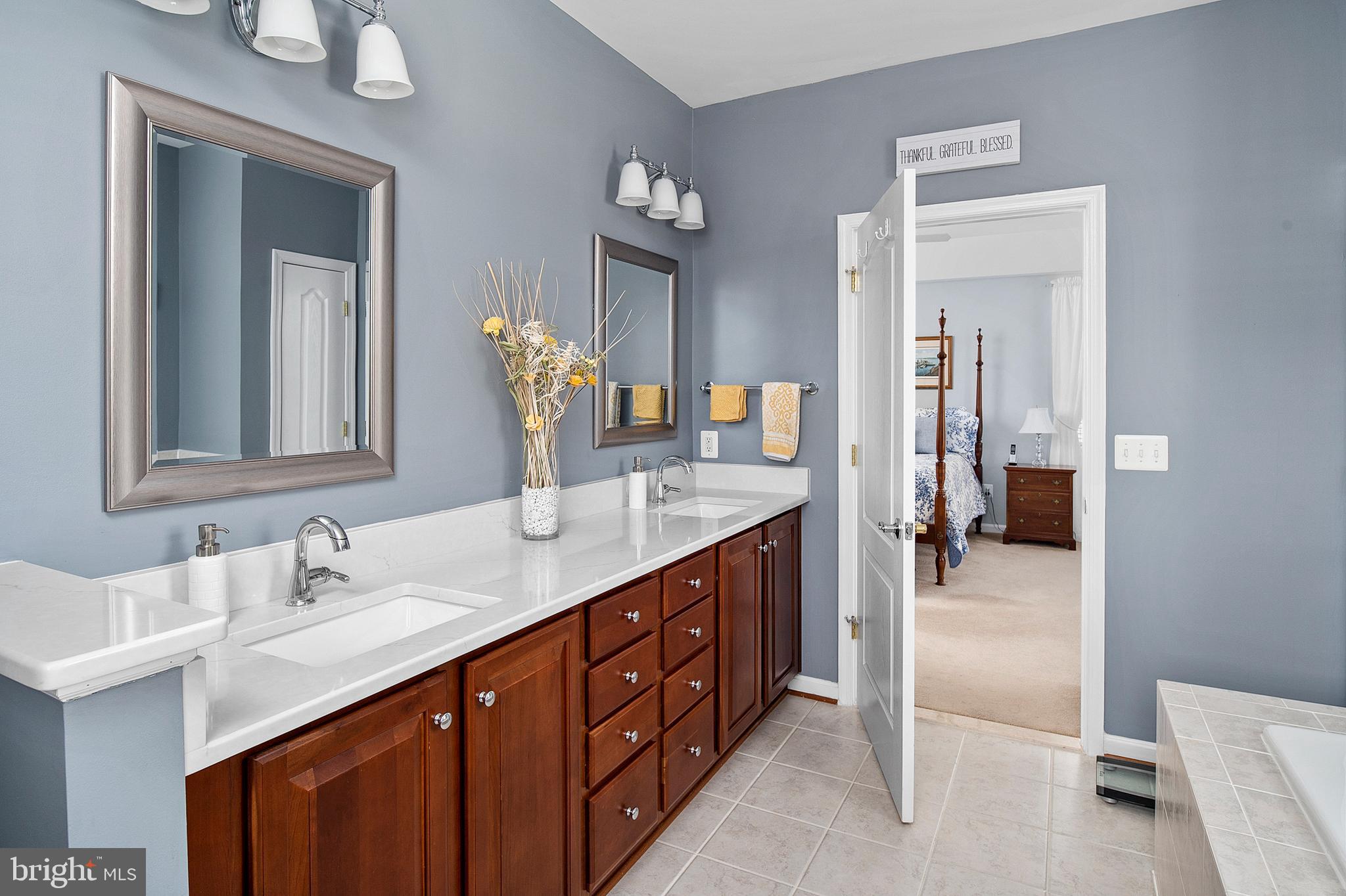 7305 Brookview Road, Unit 407 Elkridge, MD 21075 - Photo 16 of 36 Primary Bath