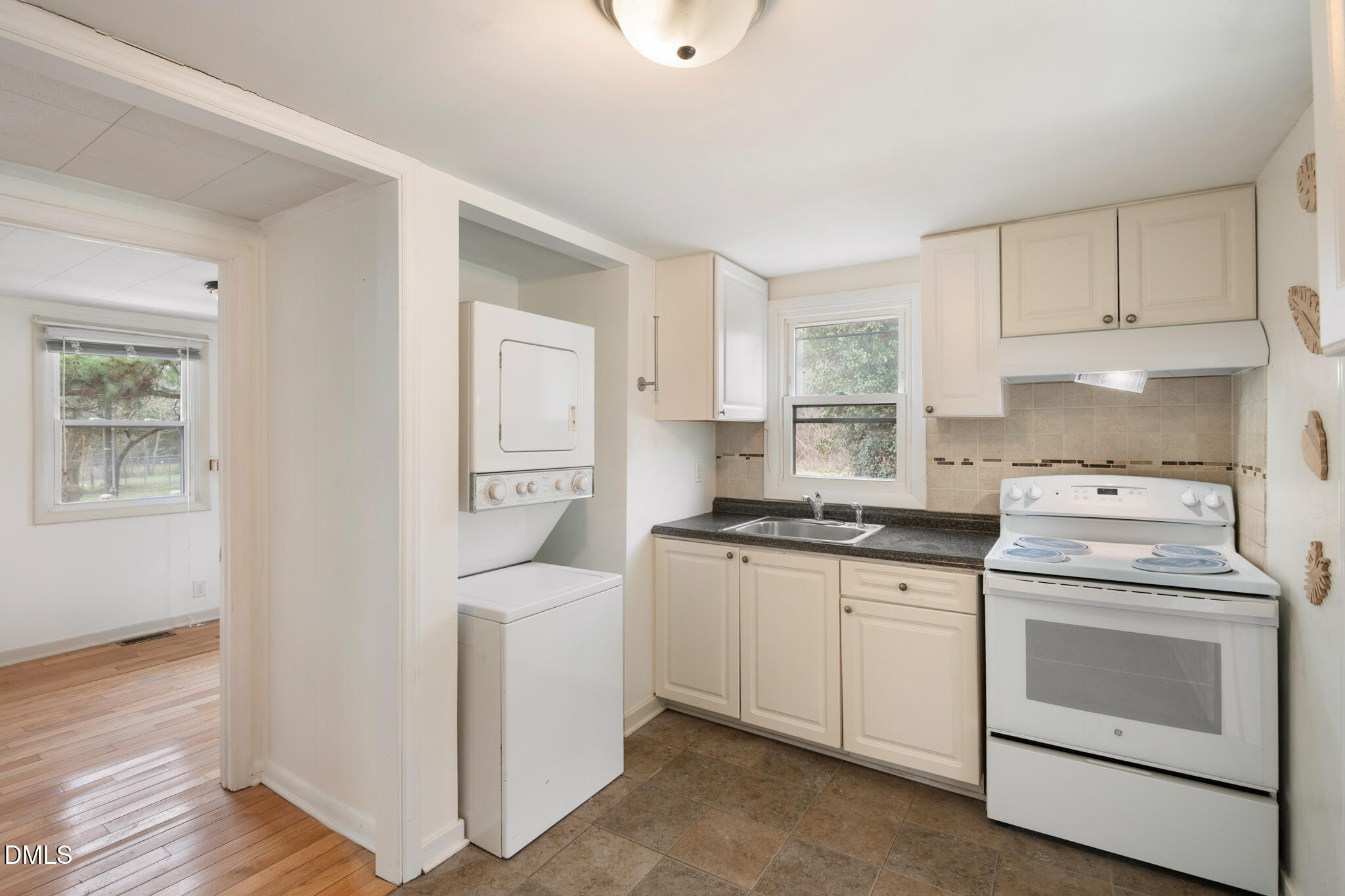 2400 Trueway Lane Raleigh, NC 27603 - Photo 3 of 22 DSC_9803