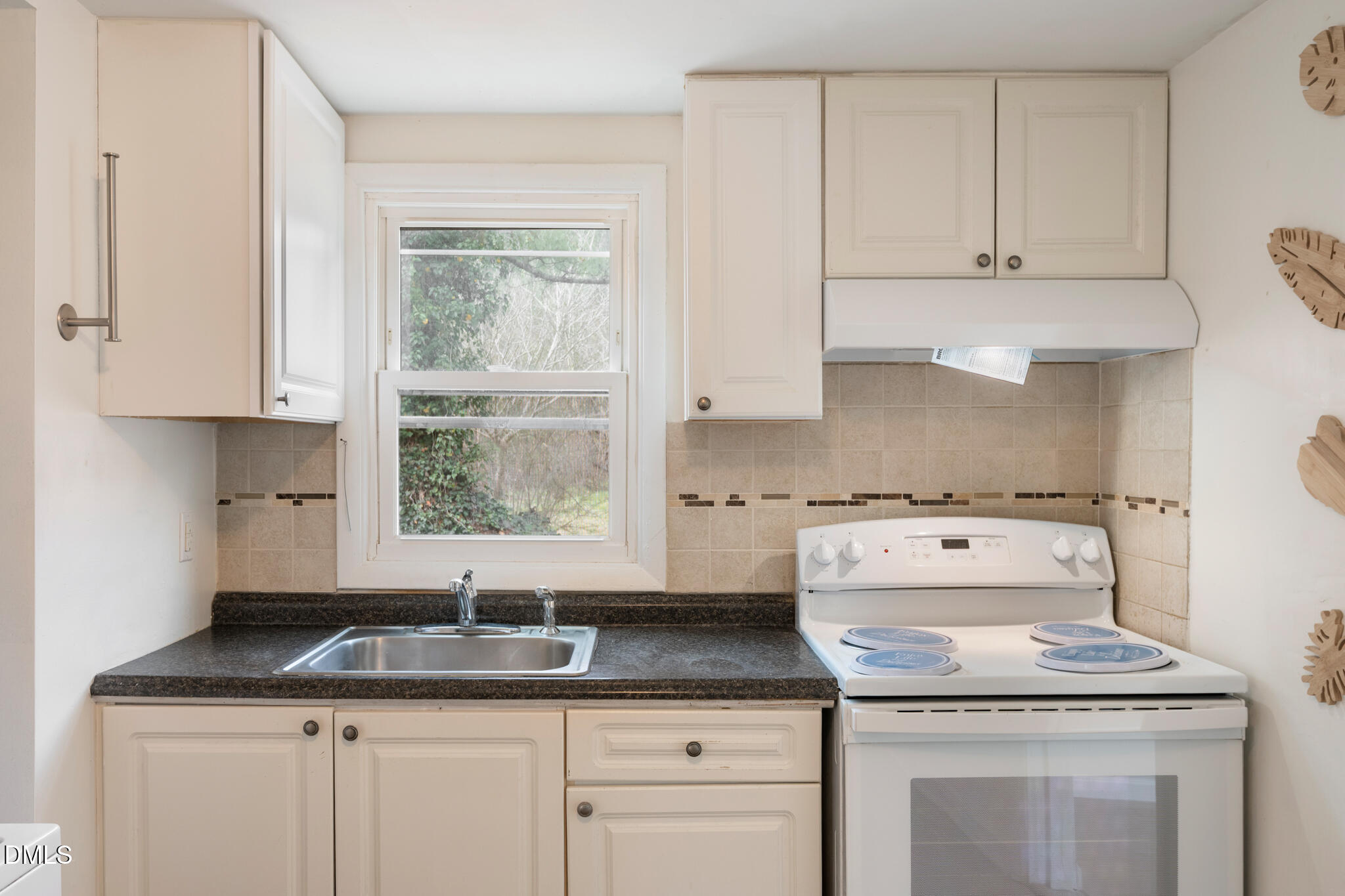 2400 Trueway Lane Raleigh, NC 27603 - Photo 4 of 22 DSC_9813