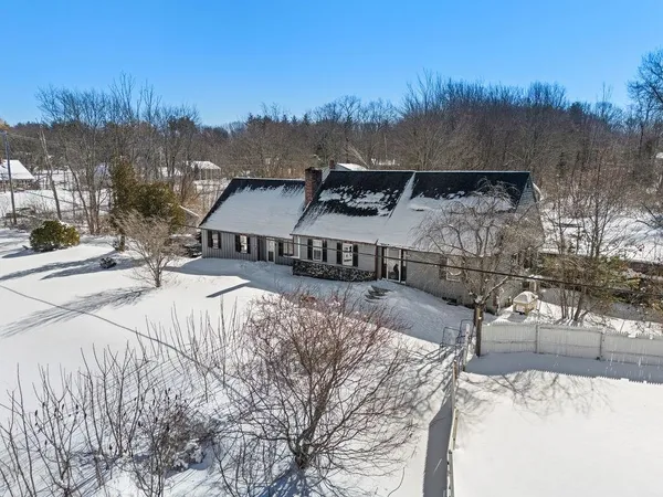 $585,000 | 1 Stagecoach Drive, Sandown, NH 03873