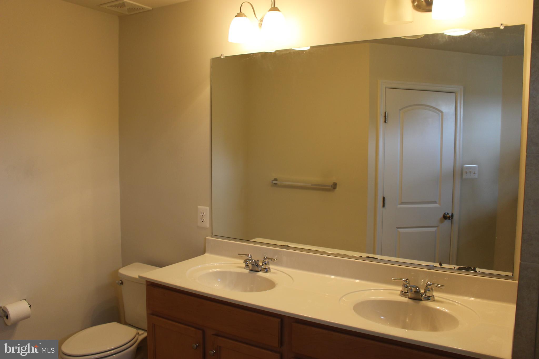 7410 Redleaf Row Road Brandywine, MD 20613 - Photo 18 of 36 Primary Ensuite