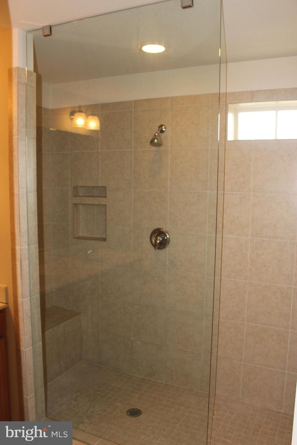 7410 Redleaf Row Road Brandywine, MD 20613 - Photo 19 of 36 Primary Ensuite