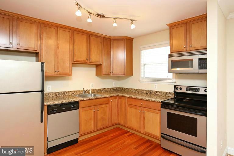 19 Post, Unit AVE 201 Laurel, MD 20707 - Photo 3 of 20 Kitchen