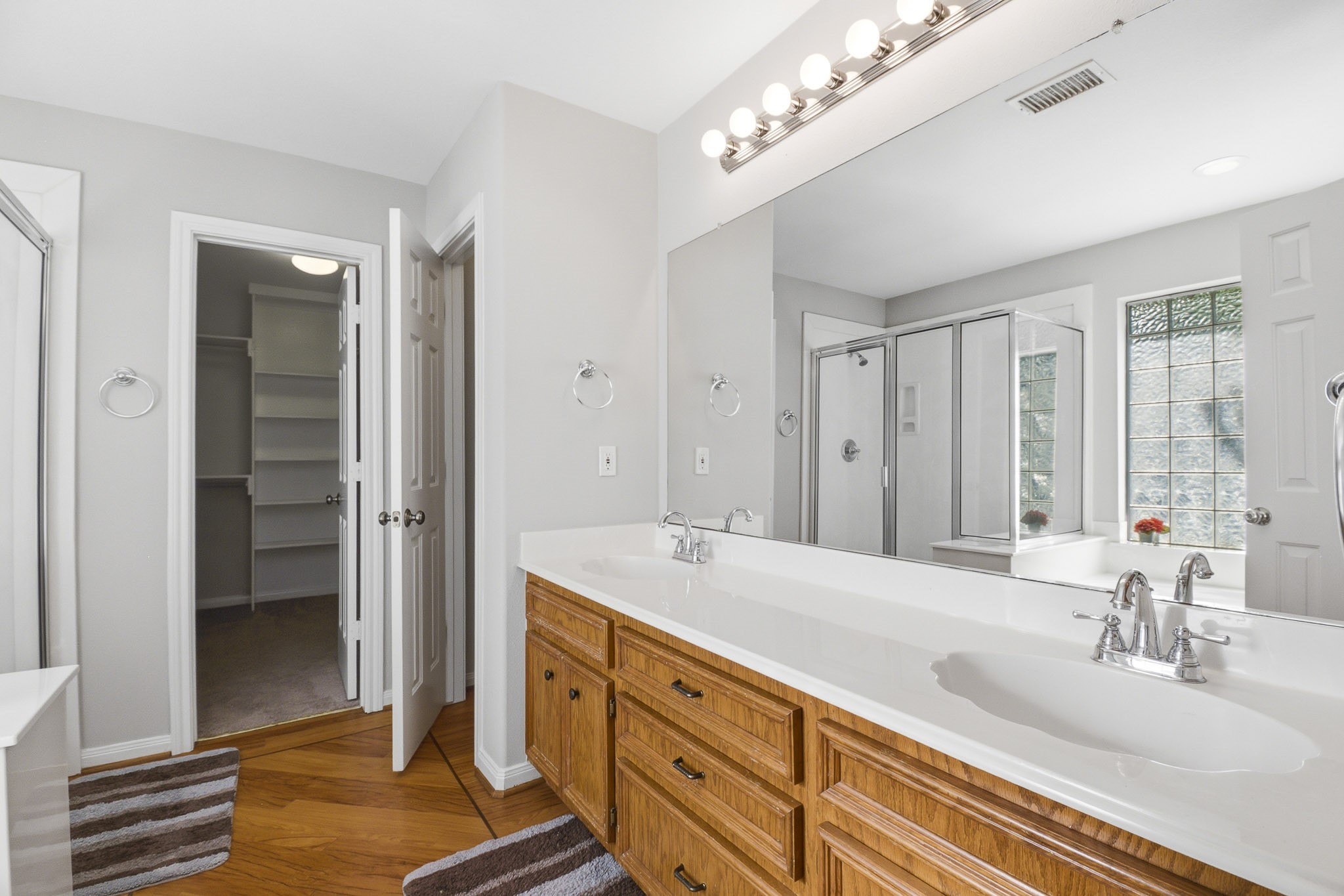 12557 Marina Loop Willis, TX 77318 - Photo 15 of 36 Primary bathroom