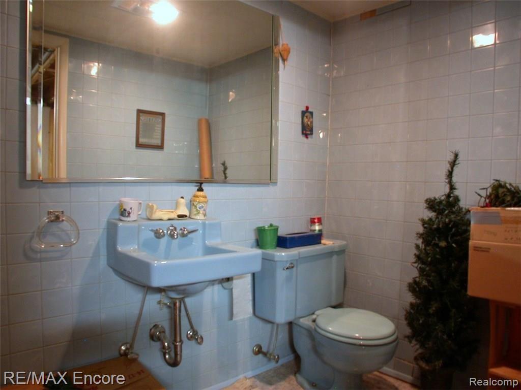32121 Red Clover Road Farmington Hills, MI 48334 - Photo 41 of 45