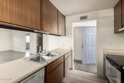 $879,000 | 17859 North 40th Street, Phoenix, AZ 85032