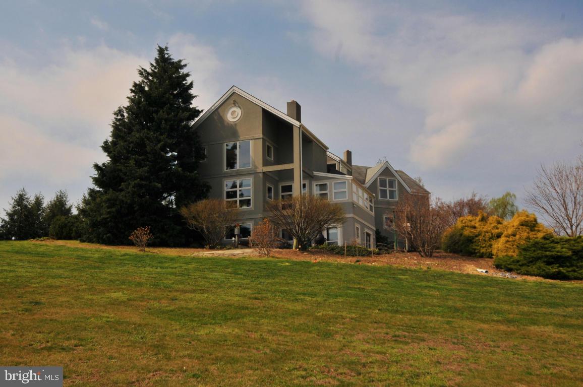 733 High Ridge Road Mount Joy, PA 17552 - Photo 2 of 36 Gallery Image 2