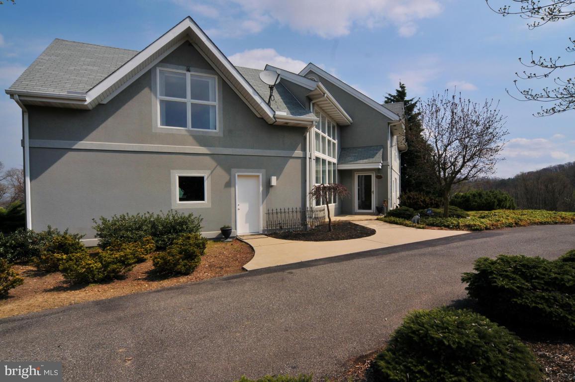 733 High Ridge Road Mount Joy, PA 17552 - Photo 3 of 36 Gallery Image 3