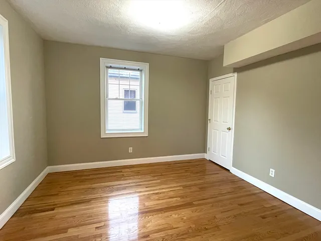 $1,900 | 25 Roslyn Street, Unit 4, Salem, MA 01970