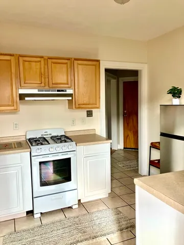 $1,900 | 25 Roslyn Street, Unit 4, Salem, MA 01970