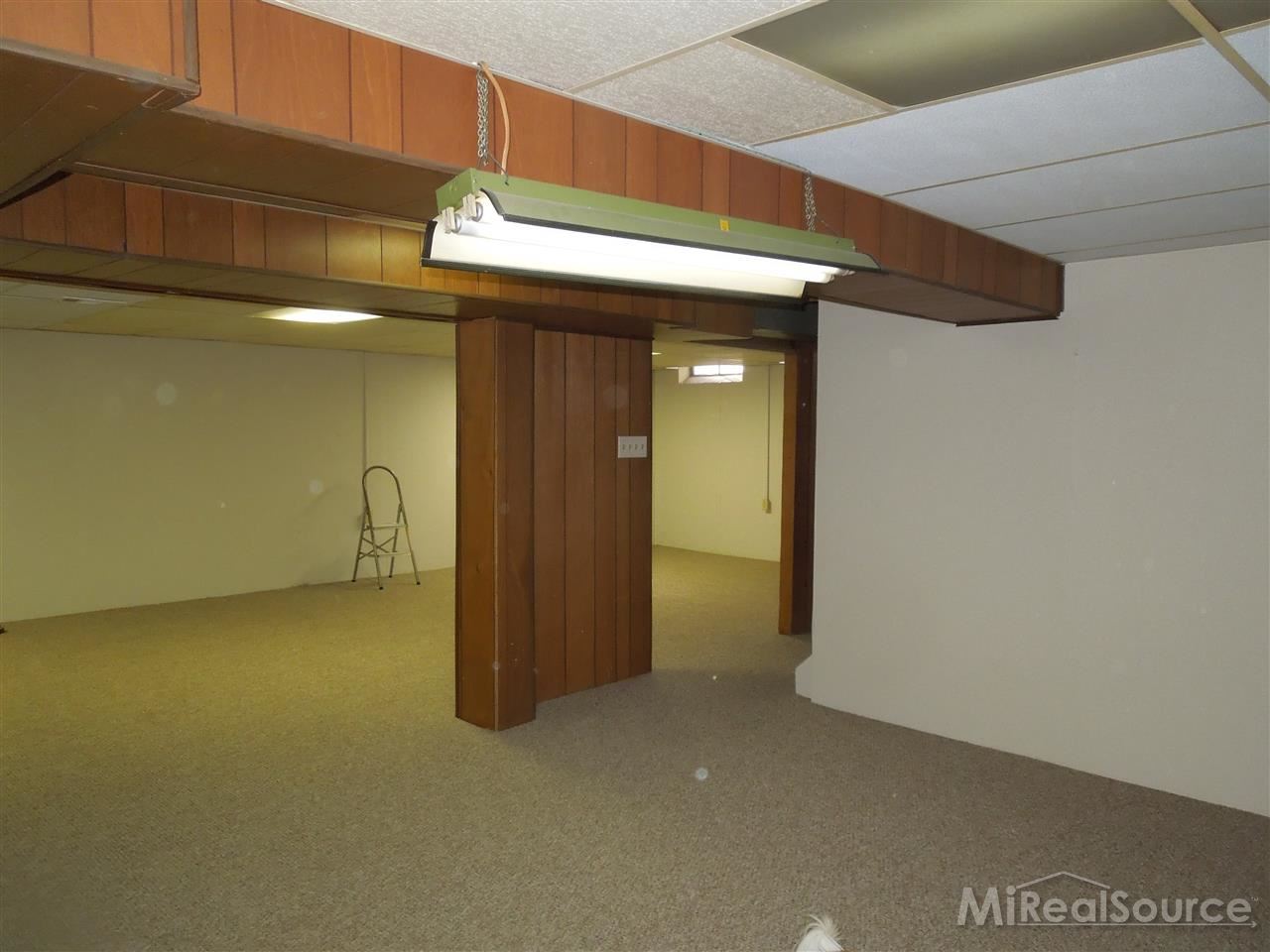 4747 13 Mile Road Warren, MI 48092 - Photo 15 of 19 31174692-14.JPG