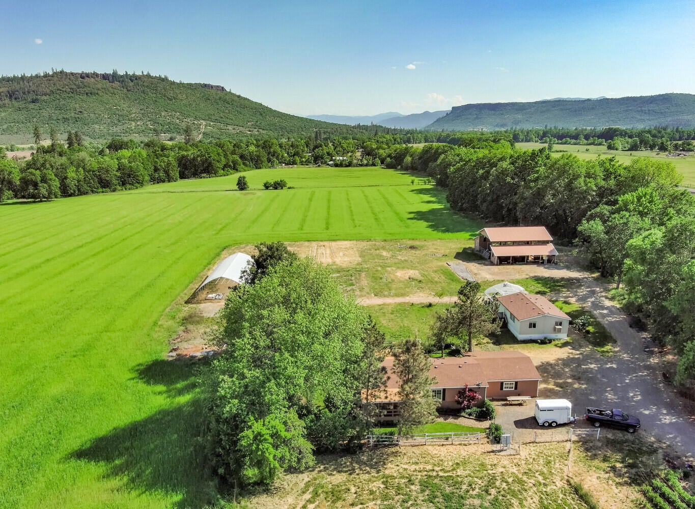 Level usable acreage, Barn, Additional hardship dwelling