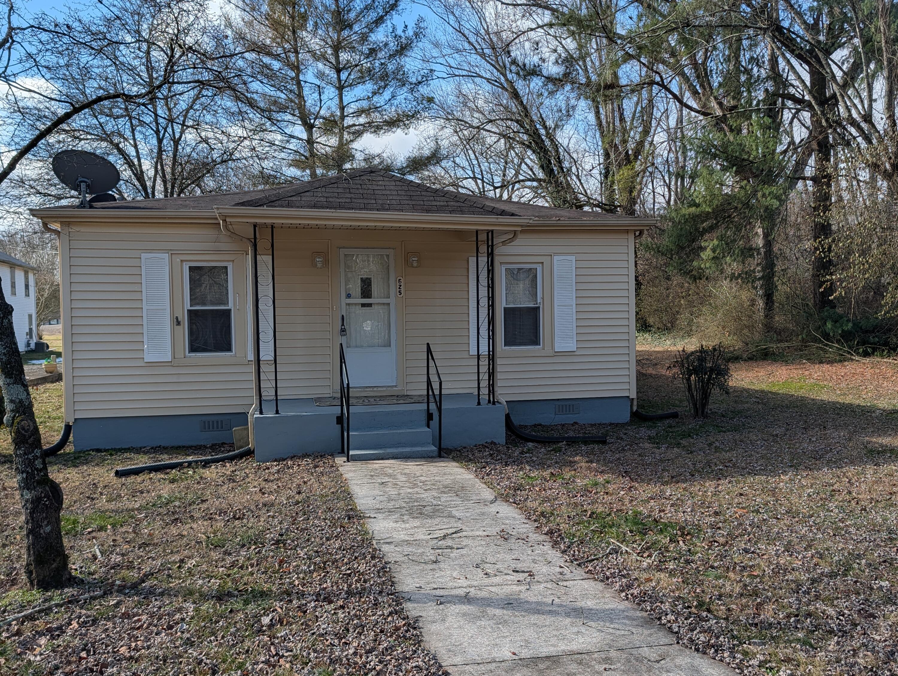 625 West Rhea Avenue Spring City, TN 37381 - Photo 37 of 41 PXL_20260126_162243624