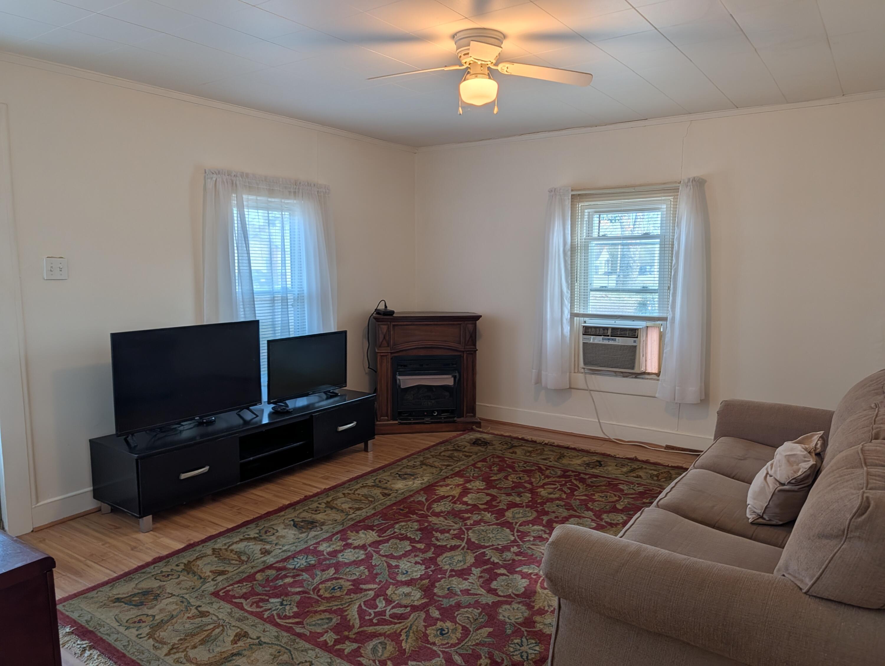 625 West Rhea Avenue Spring City, TN 37381 - Photo 7 of 41 PXL_20260119_213930874