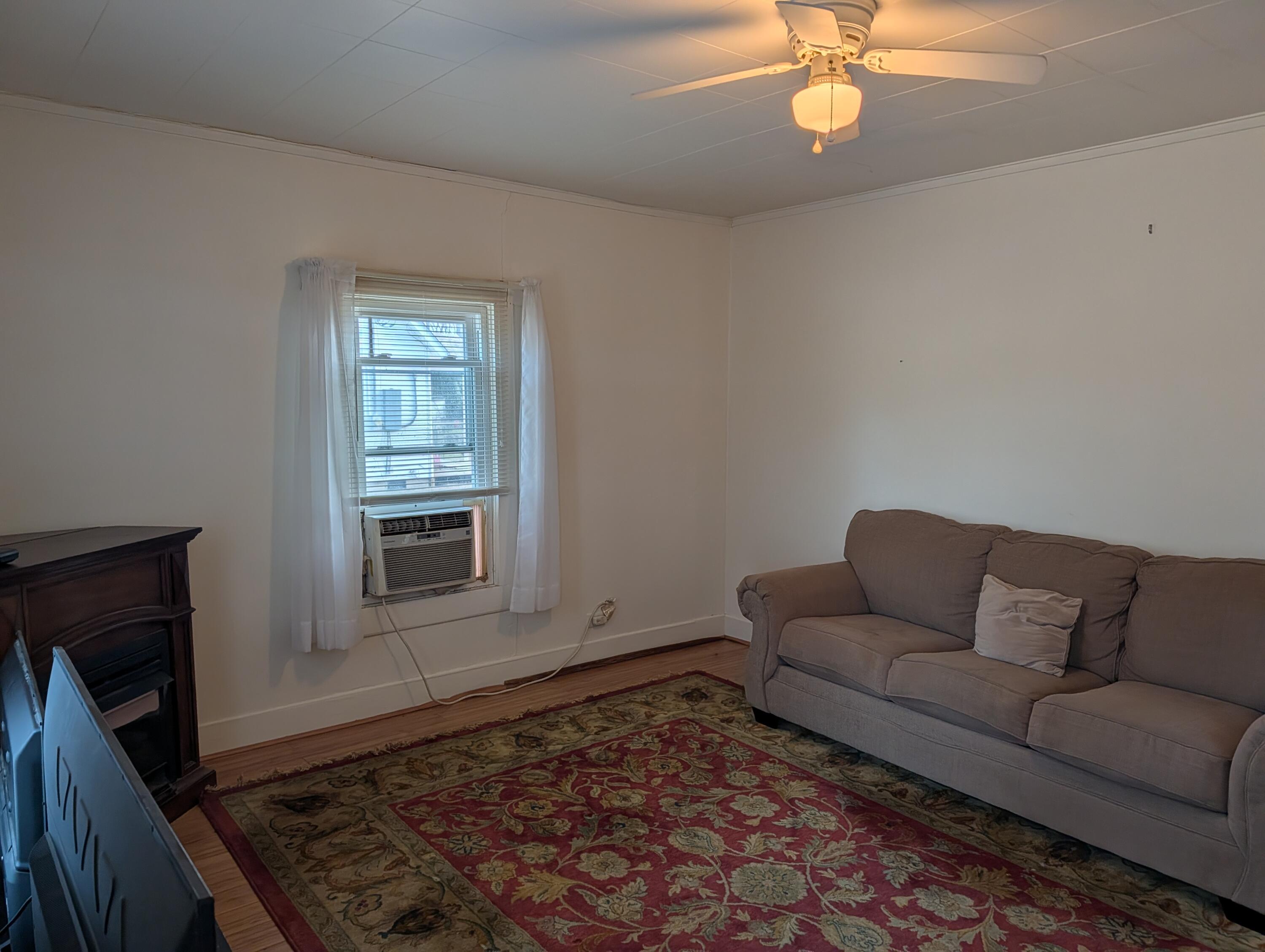 625 West Rhea Avenue Spring City, TN 37381 - Photo 8 of 41 PXL_20260119_213850882