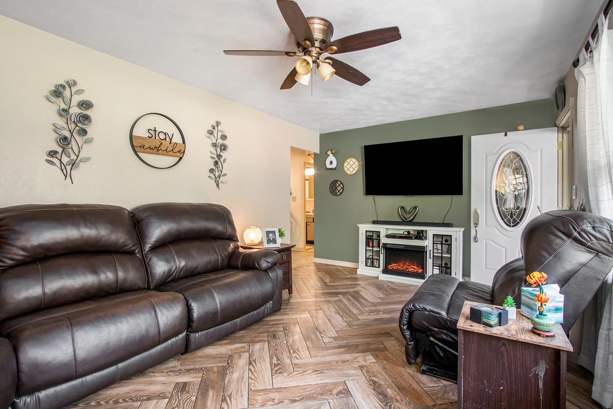1750 Briar Road Niles, MI 49120 - Photo 5 of 37 1750_5_LivingRm