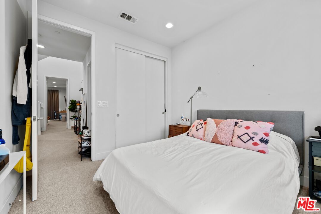 4326 Eagle Rock Boulevard Los Angeles, CA 90041 - Photo 16 of 33 a bedroom with a bed and a lamp