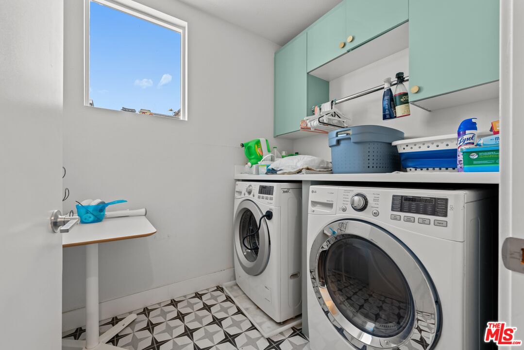 4326 Eagle Rock Boulevard Los Angeles, CA 90041 - Photo 18 of 33 a view of washer and dryer