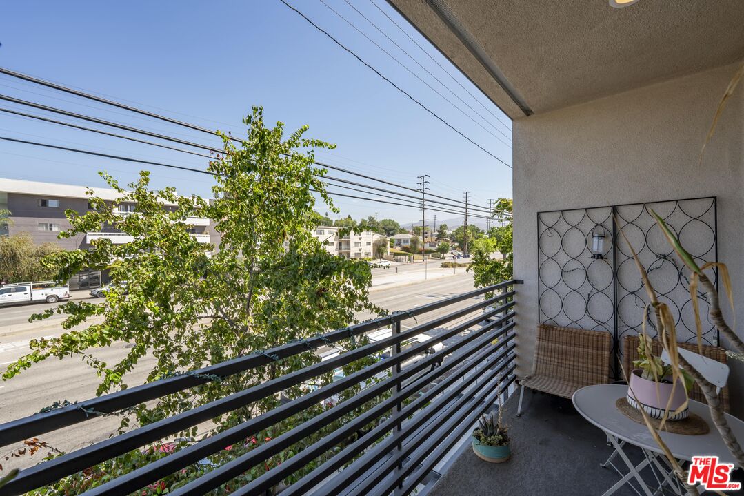 4326 Eagle Rock Boulevard Los Angeles, CA 90041 - Photo 29 of 33 a close view of a garden