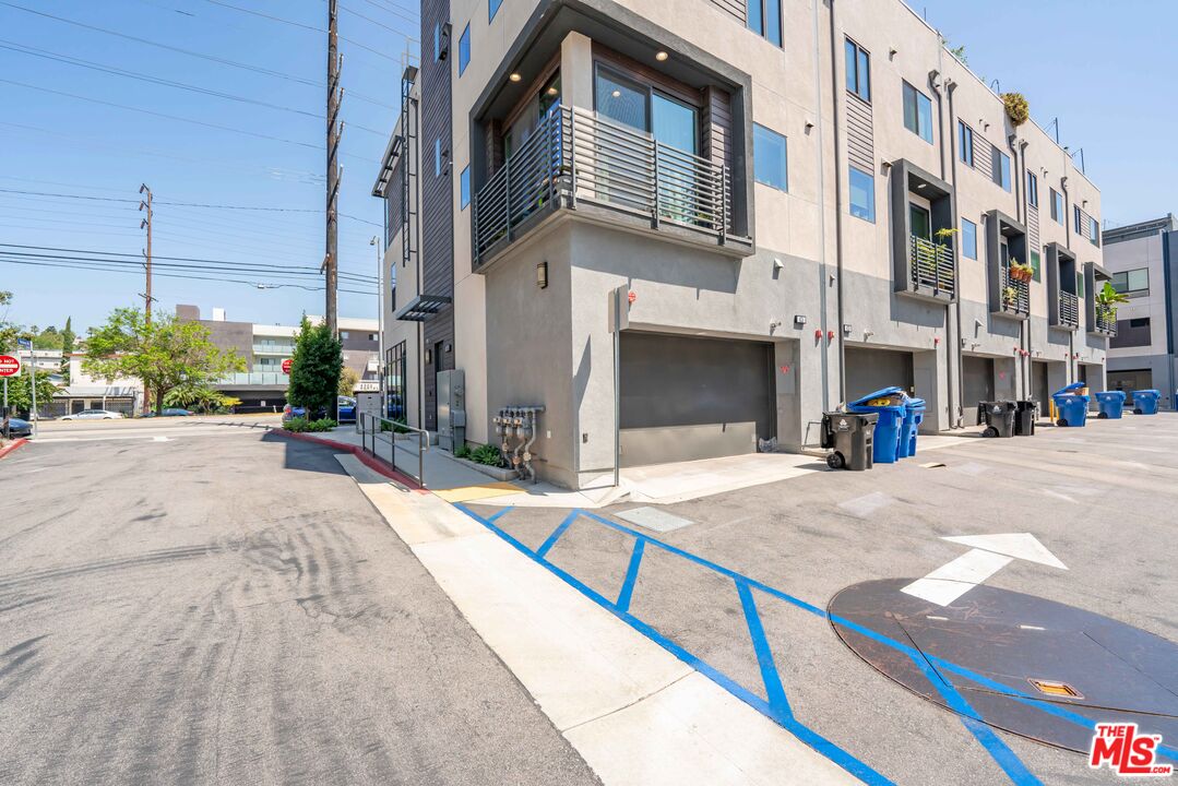 4326 Eagle Rock Boulevard Los Angeles, CA 90041 - Photo 33 of 33 a view of a building entrance