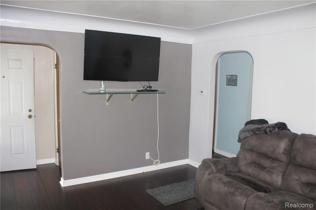 6204 Torrey Road Flint, MI 48507 - Photo 13 of 47 IMG_7362.JPG