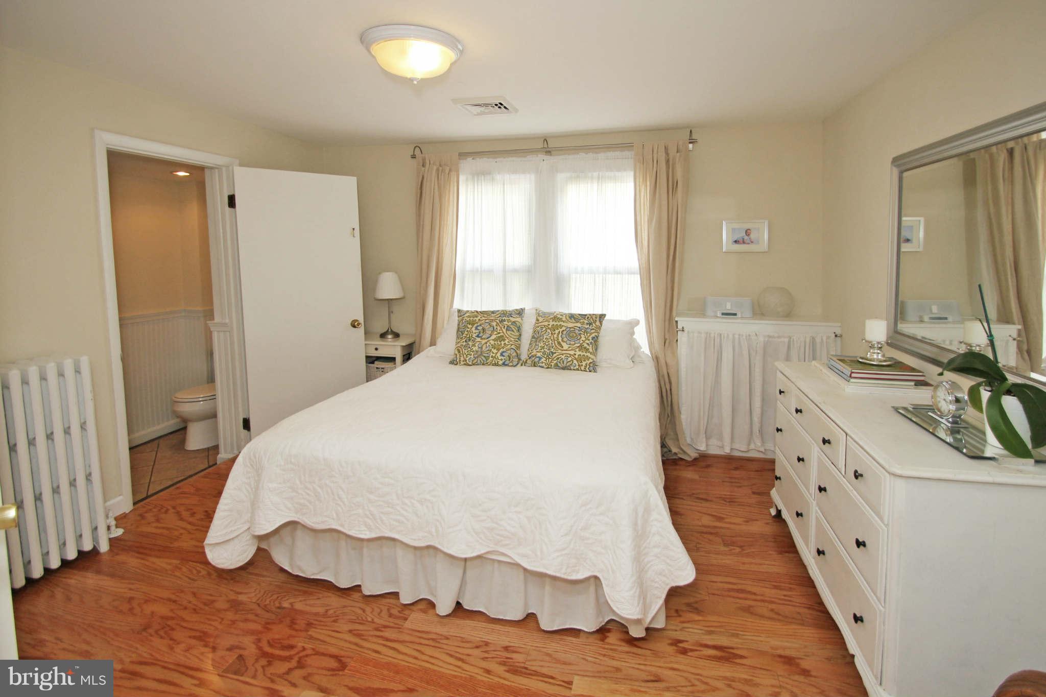 10116 Capitol View Avenue Silver Spring, MD 20910 - Photo 16 of 29 Bedroom (Master)