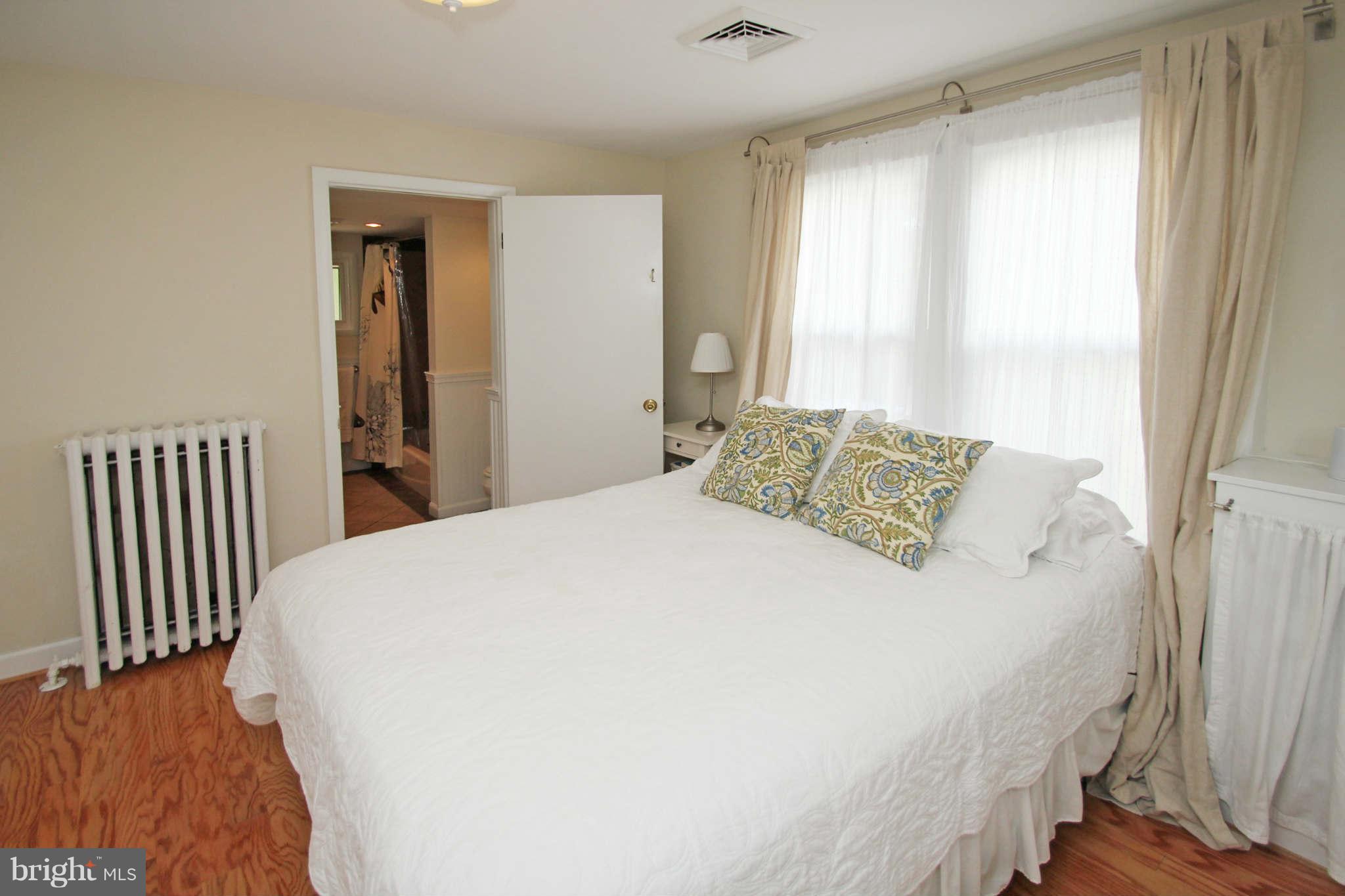 10116 Capitol View Avenue Silver Spring, MD 20910 - Photo 17 of 29 Bedroom (Master)
