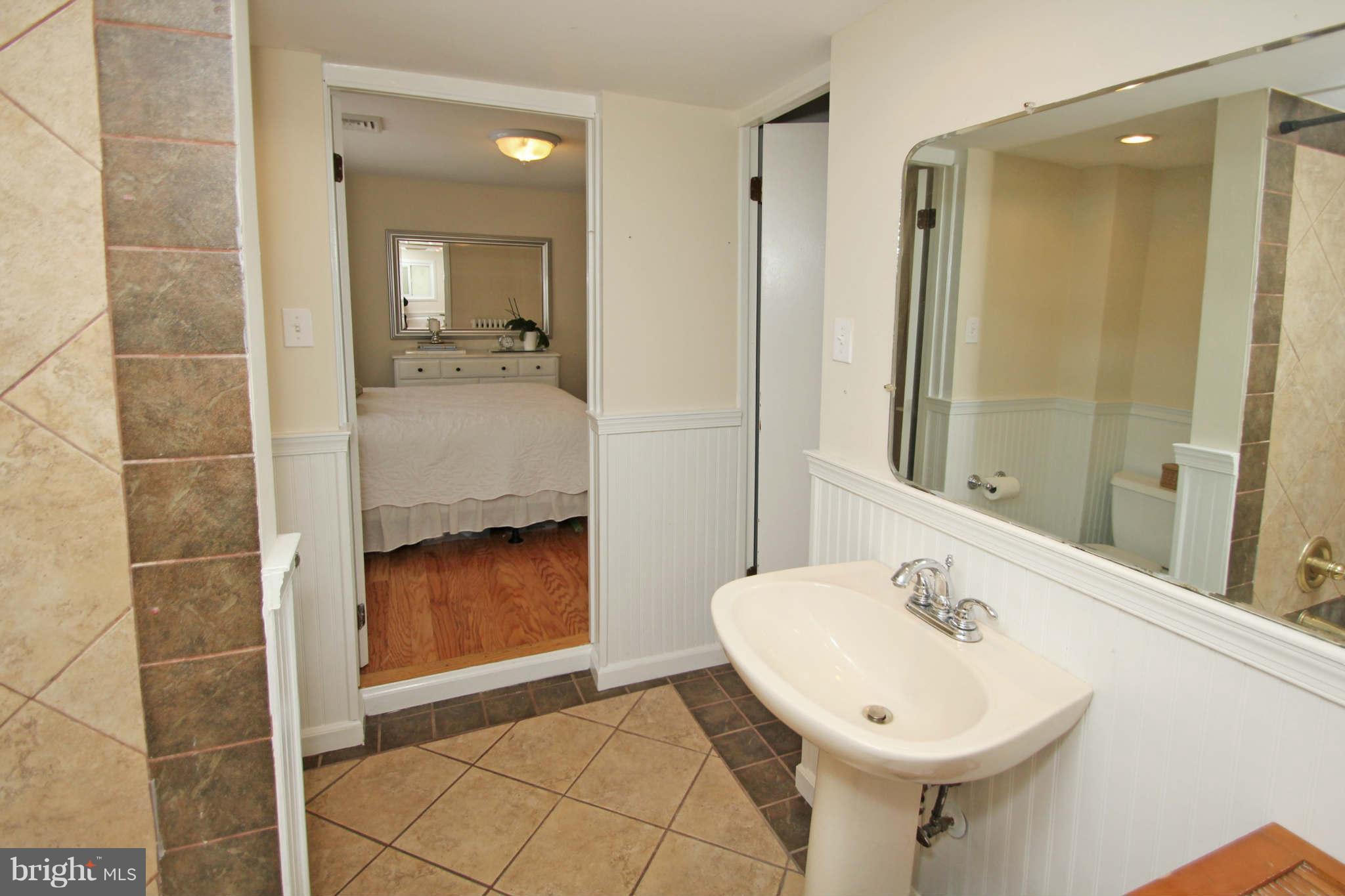 10116 Capitol View Avenue Silver Spring, MD 20910 - Photo 19 of 29 Bath (Master)