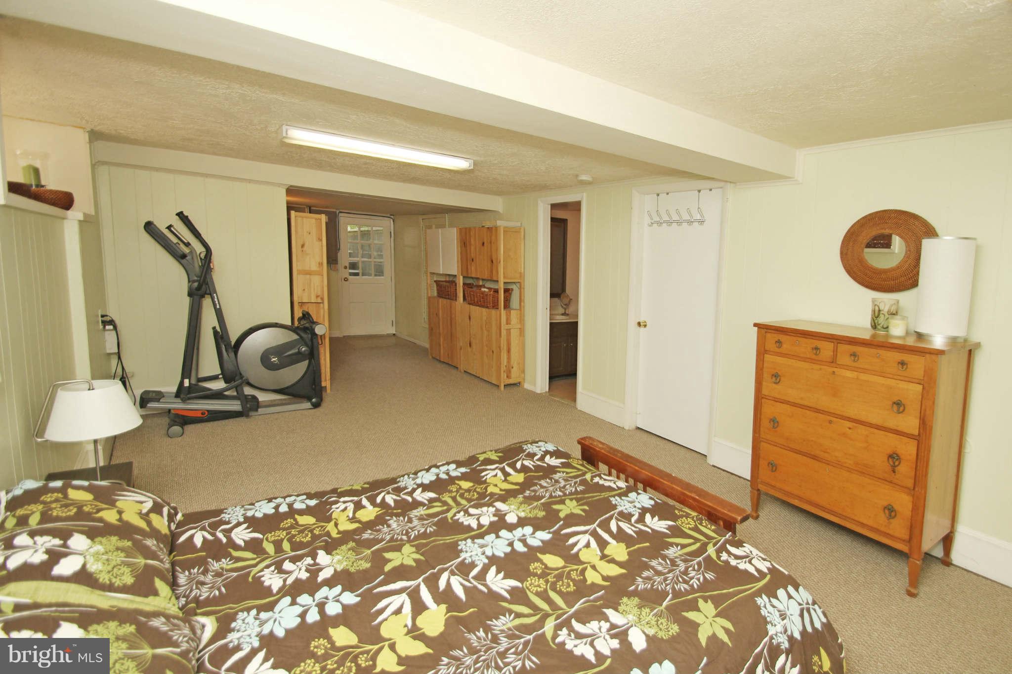 10116 Capitol View Avenue Silver Spring, MD 20910 - Photo 24 of 29 Family Room