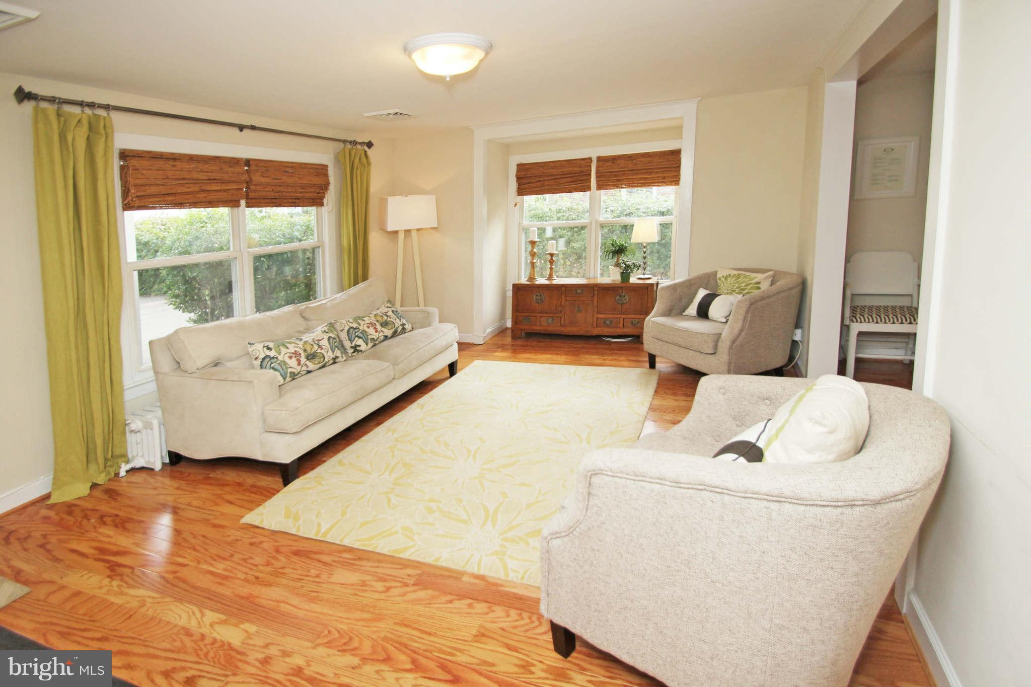 10116 Capitol View Avenue Silver Spring, MD 20910 - Photo 6 of 29 Living Room