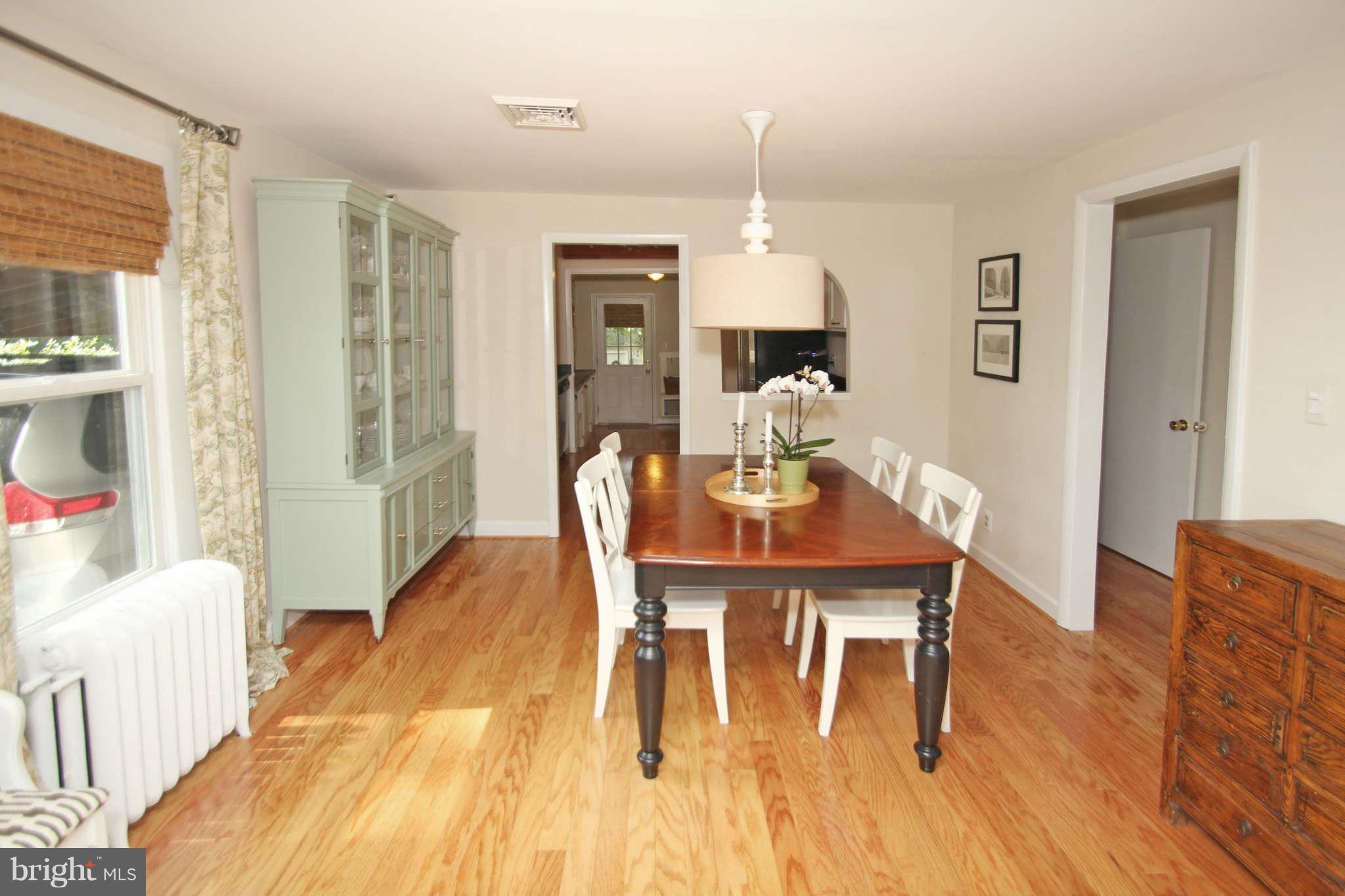 10116 Capitol View Avenue Silver Spring, MD 20910 - Photo 9 of 29 Dining Room